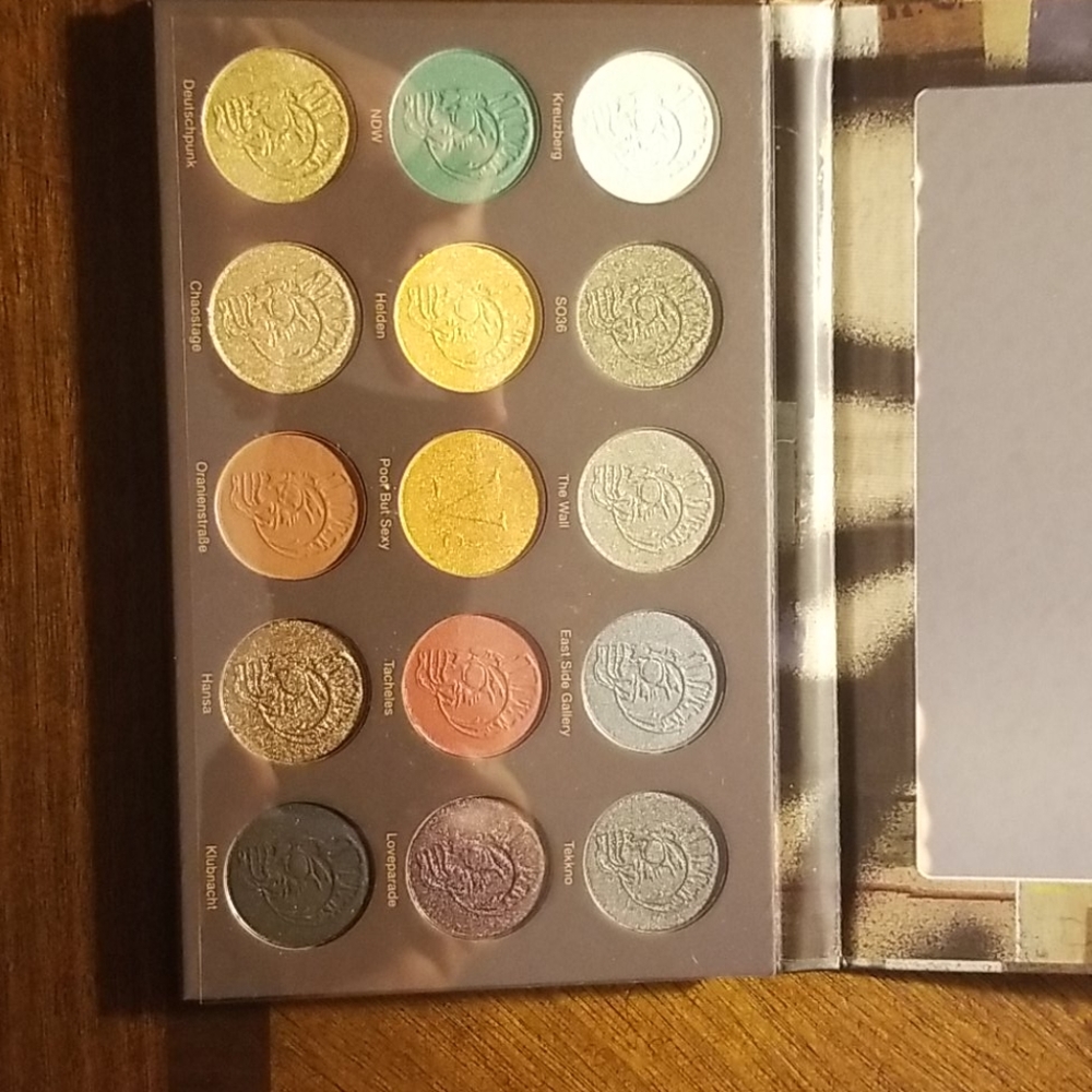 Makeup - Picture 2 of 2
